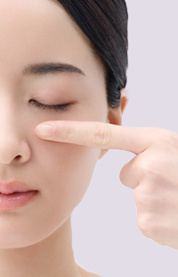 目のくま・くぼみ・たるみ